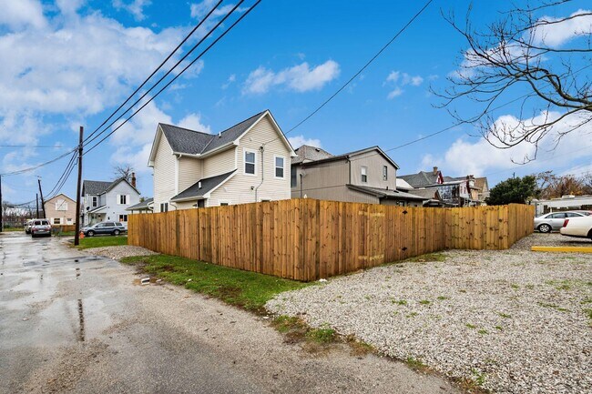 Building Photo - 26 Rodgers Ave