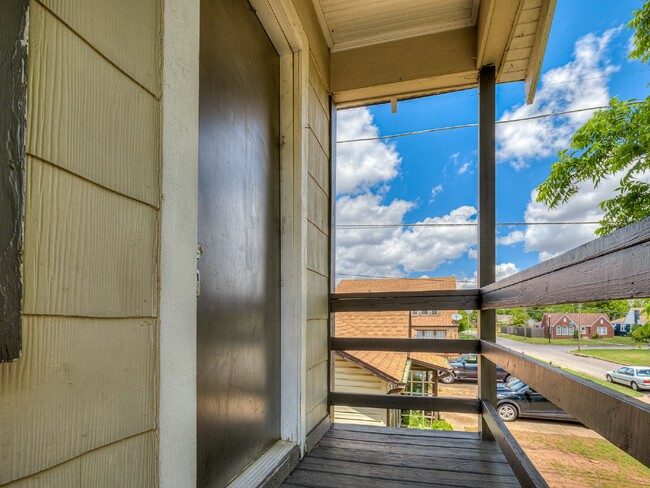 Building Photo - Super cute studio in crestwood