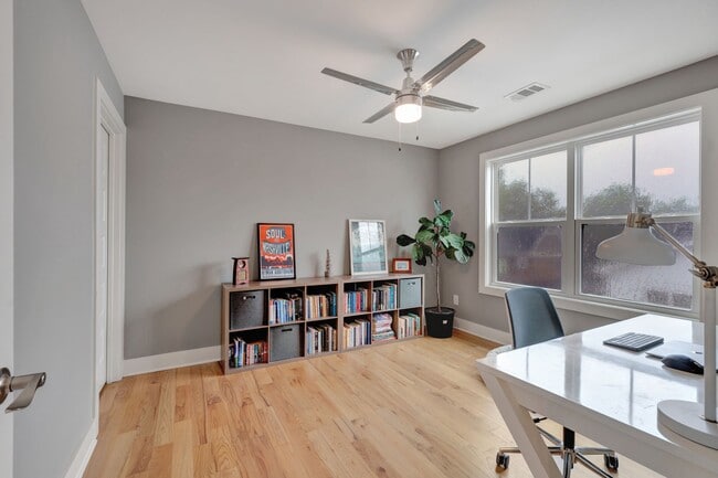 Building Photo - 2038 Straightway Ave