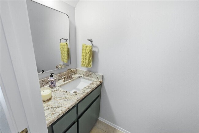 Building Photo - Baylor 2 Bedroom Condo