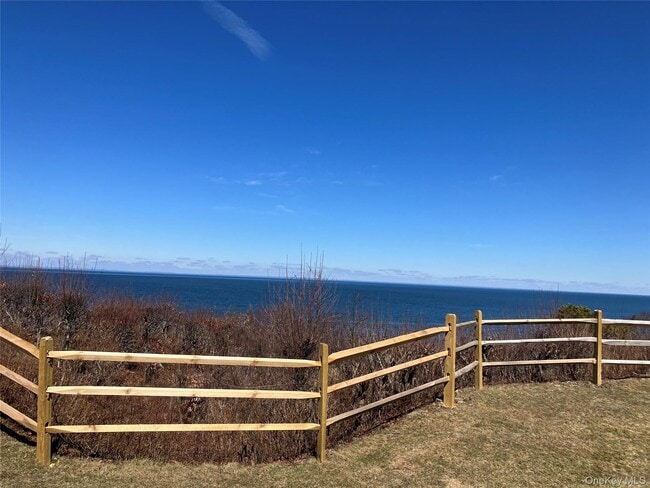 Building Photo - 801 Bluffs Dr N