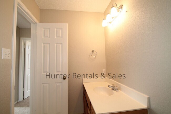 Building Photo - Exceptional!