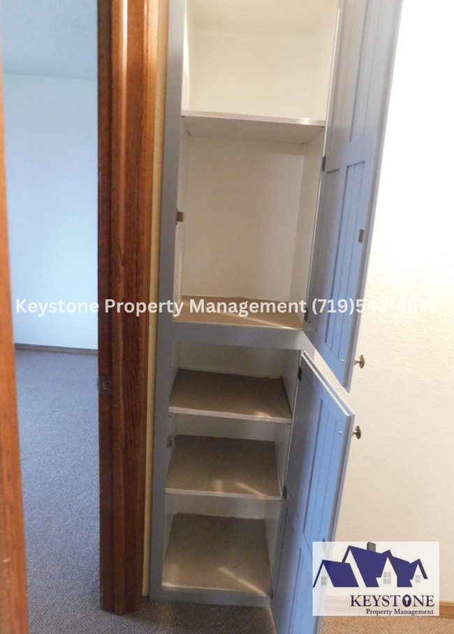 Building Photo - 879 S Bellflower Dr