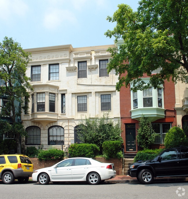 Building Photo - 132-134 E St SE