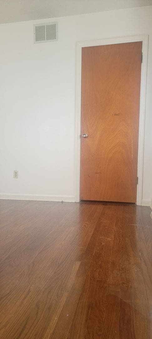 Building Photo - 2 Bedroom Duplex