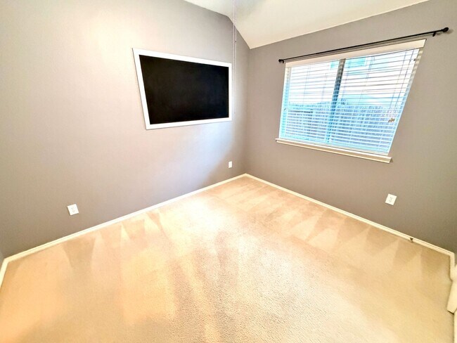 Building Photo - 1413 Lacewing Dr