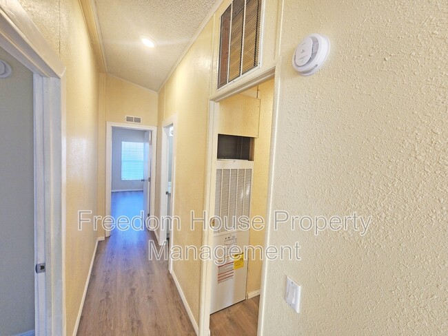 Building Photo - 6420 Wedgewood St