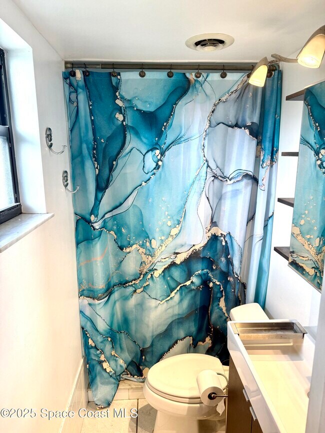 Building Photo - 225 Magnolia St