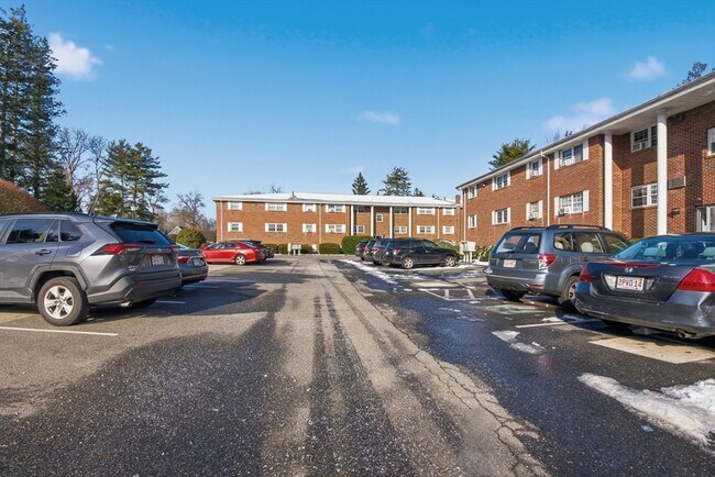 Building Photo - 39 Pleasant St