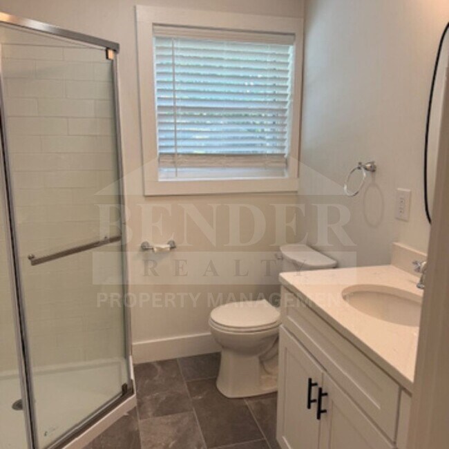 Building Photo - BEAUTIFUL REMODELED HOME