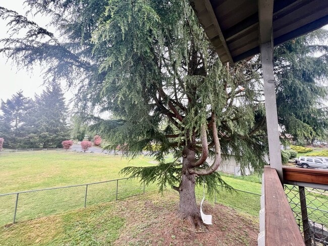 Building Photo - Ground-Level Unit in a Fourplex Near Tacoma Mall