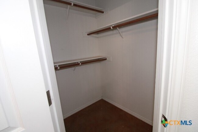 Building Photo - 401 Rainbow Court