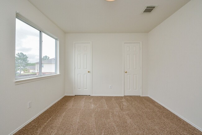 Building Photo - 18326 Thicket Grove Rd