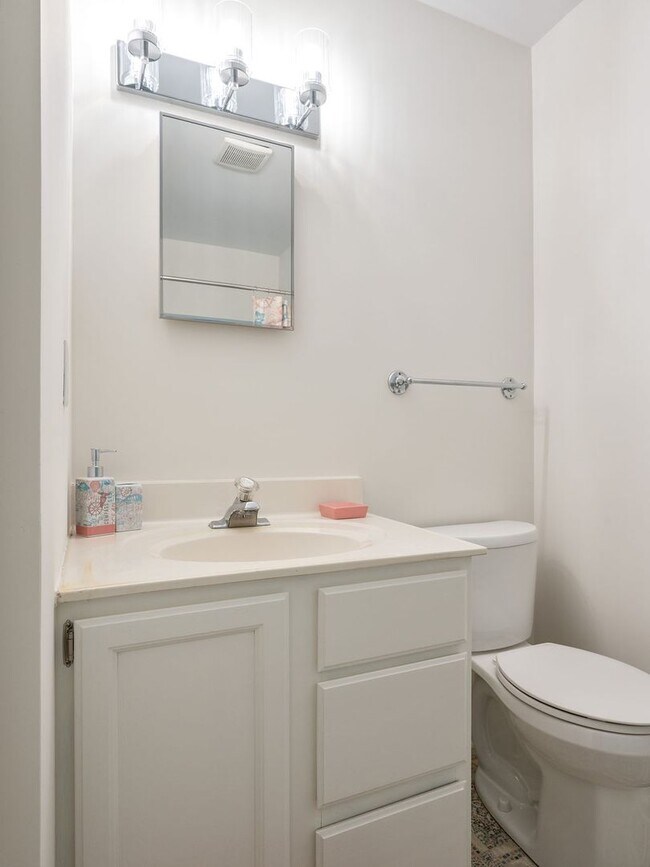 Building Photo - 1285 Branchlands Dr