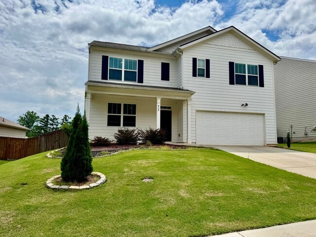 Building Photo - Beautiful 5 bedroom, 3 full bath home in D...