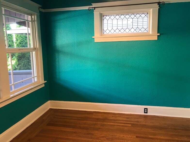 Room/Office off living room - 703 SE Cesar Estrada Chavez Blvd
