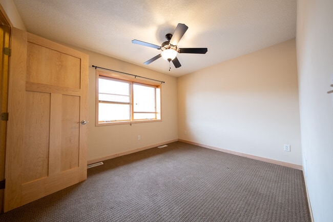 Building Photo - 852 W Berwood Ave