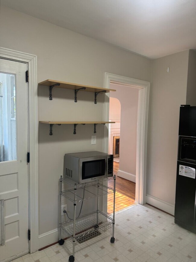 Building Photo - Fantastic Location & Price......More pictu...