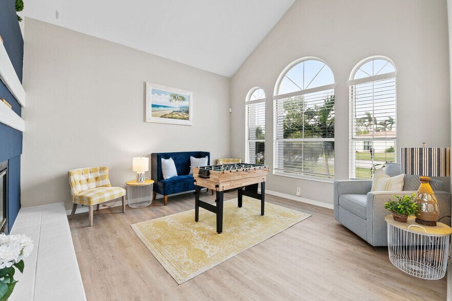 Building Photo - 4137 Pinar Dr