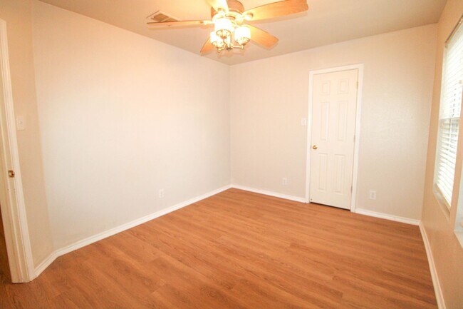 Building Photo - 9706 Battle Pass