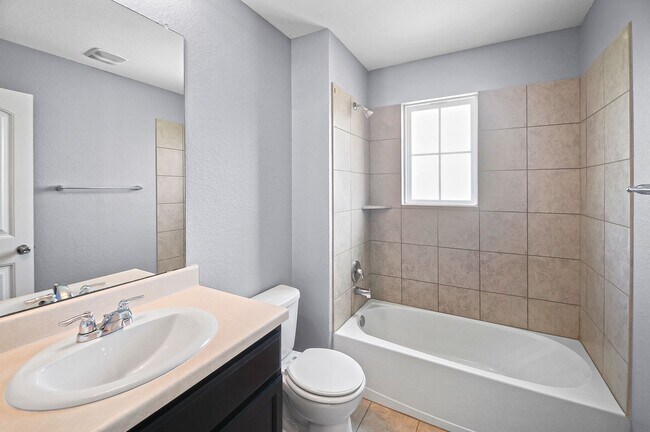 Building Photo - 4 Bedroom/2.5 Bath Tausch Farm Subdivision
