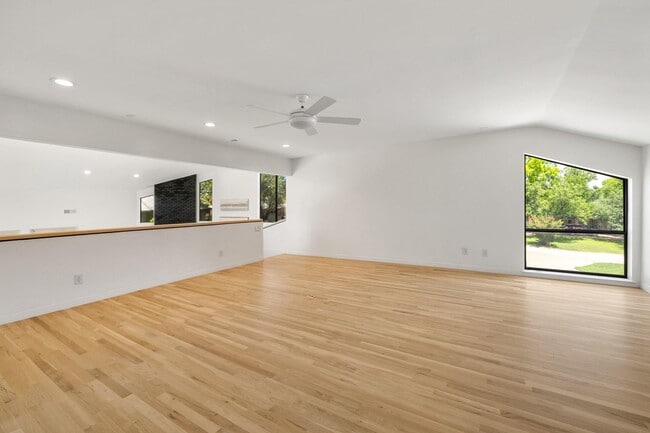 Building Photo - 10811 Royal Park Dr