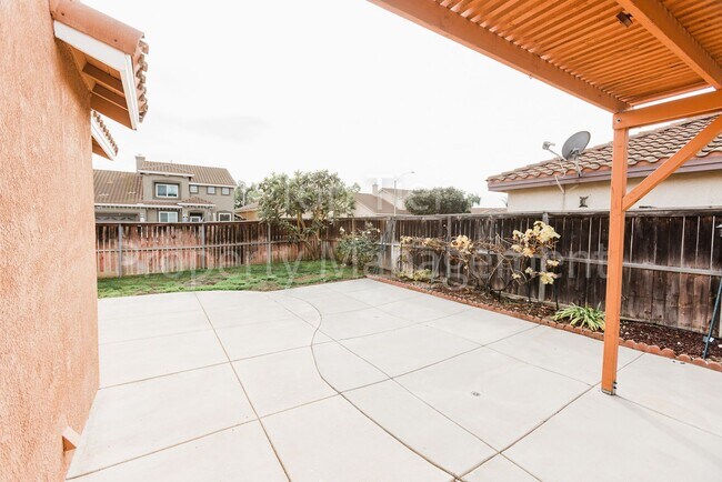 Building Photo - Beautiful 4 bed / 2 bath / 1,708 sqft Single Story Home in Rio Vista community of Oceanside