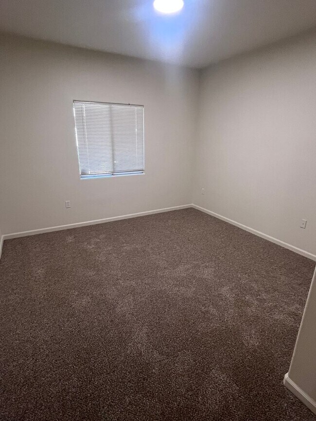 Building Photo - NICE CONDO AT THE RESERVES @ GALLERIA IN ROSEVILLE!!