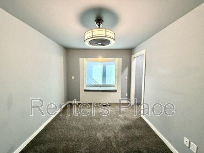 Building Photo - 624 S Quincy Ave