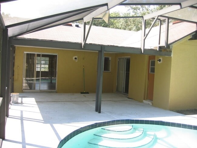 Building Photo - Cute and Updated 3/2 Pool Home House in Willow Creek (Loch Hart Area)