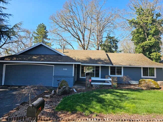 Building Photo - Roomy Ranch in Gladstone