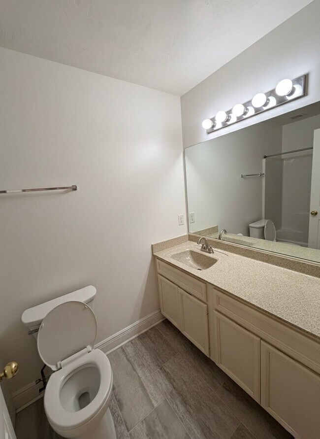 Building Photo - Charming 3BR Home in a Prime Tallahassee Location!!