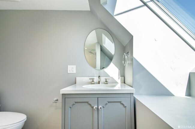 Building Photo - 3242 Washington St