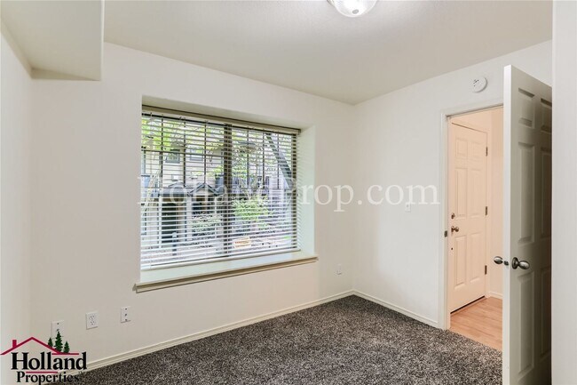 Building Photo - Modern 2-Bedroom Townhome with Garage & Private Deck