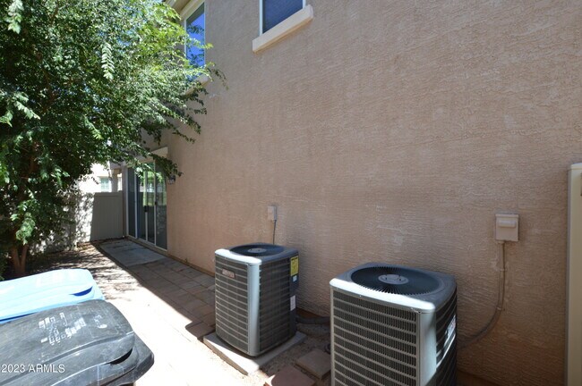Building Photo - 971 S Brewer Dr
