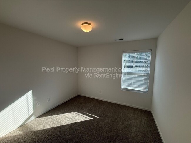 Building Photo - 206 Solacium Ln