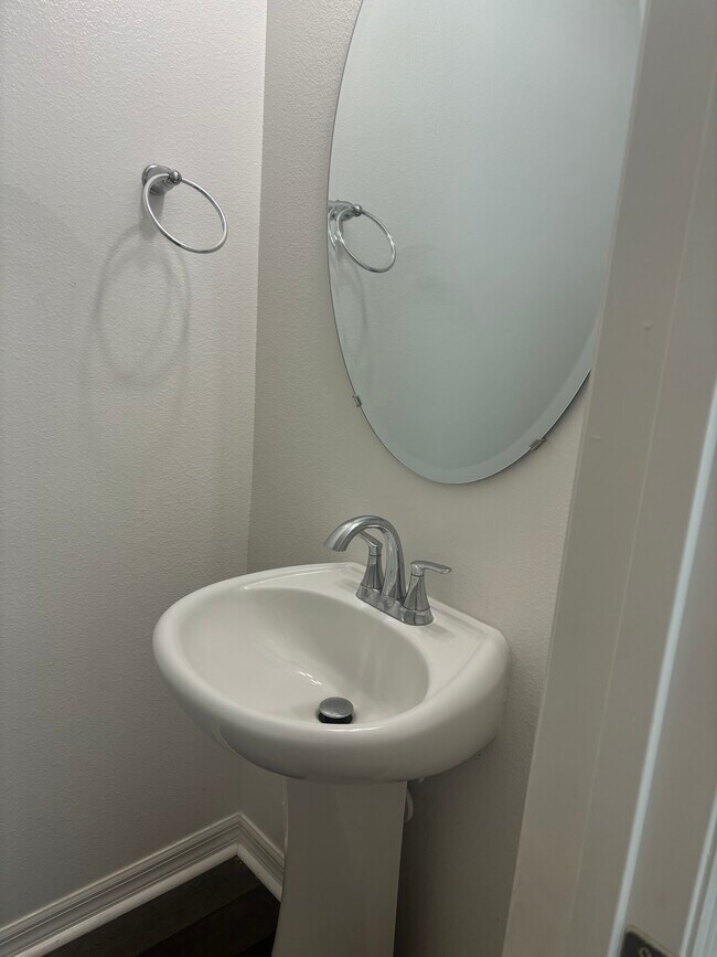 Building Photo - 2816 Westwood Ave