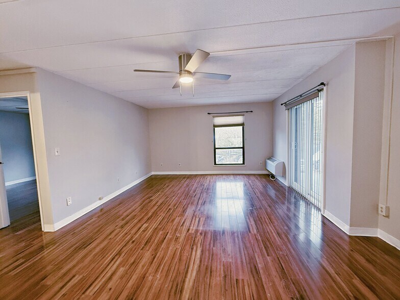 Building Photo - 147 Turner Rd