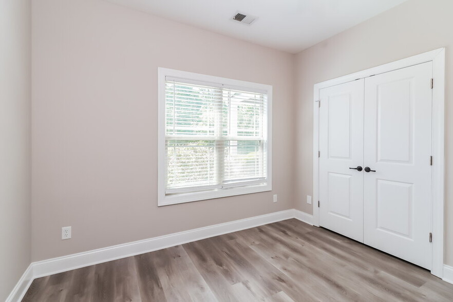 Building Photo - 480 Saddlechase Dr