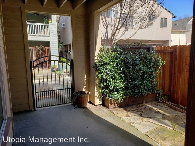 Building Photo - 4 br, 3.5 bath House - 1324 Kondos Ave