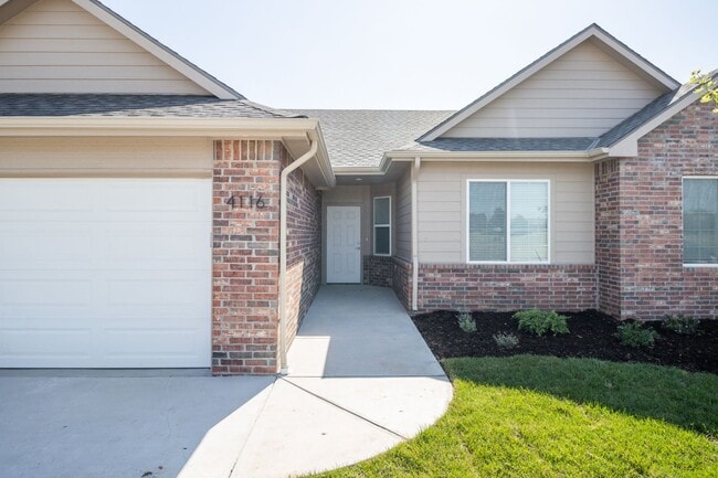 Building Photo - Beautiful 2BR/2BA Unit Available in Senior...