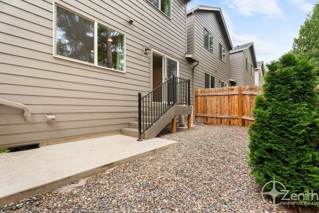 Building Photo - 4712 NE 37th Ct