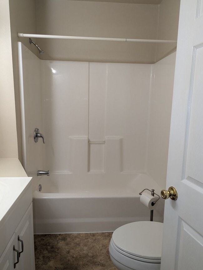 Building Photo - Well-maintained, Updated 2-bedroom home on...