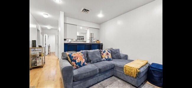 Building Photo - 107 S Grove St
