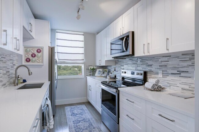 Building Photo - 1701 S Flagler Dr