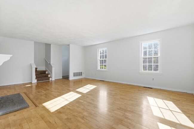 Building Photo - 146 Russet Ln