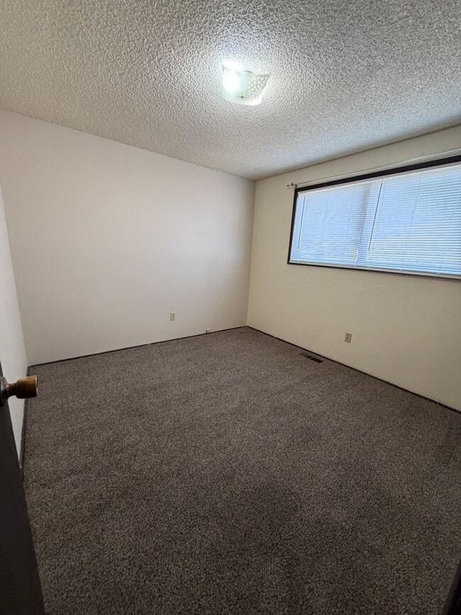 Building Photo - 2bed/ 1bath