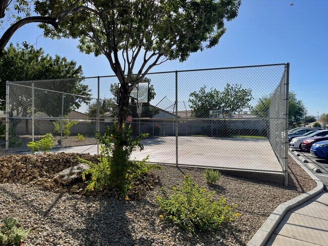 Building Photo - Great single story 3 bedroom house for rent!