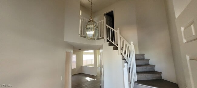 Building Photo - 6561 Avon Ct