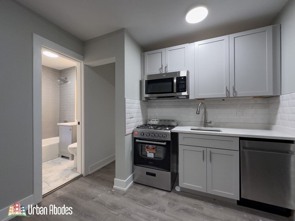 Building Photo - 501 W Belmont Ave